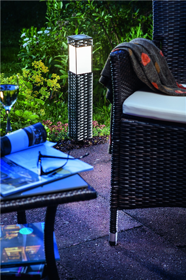 Rotan - Staande buitenlantaarn op zonne-energie